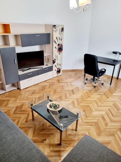 Cozy Apartment Near City Center Bucharest Exterior photo