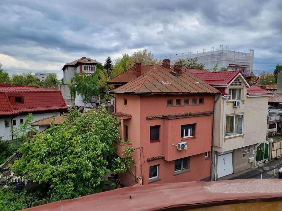 Cozy Apartment Near City Center Bucharest Exterior photo