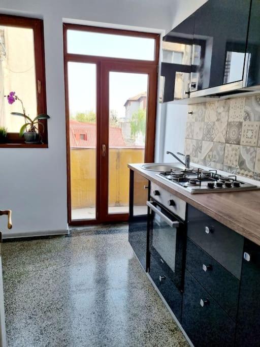 Cozy Apartment Near City Center Bucharest Exterior photo