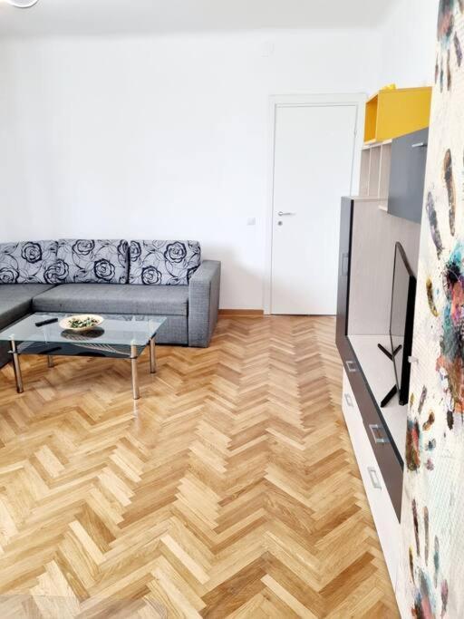 Cozy Apartment Near City Center Bucharest Exterior photo