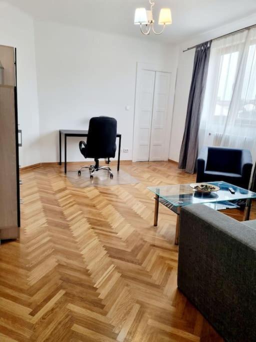 Cozy Apartment Near City Center Bucharest Exterior photo